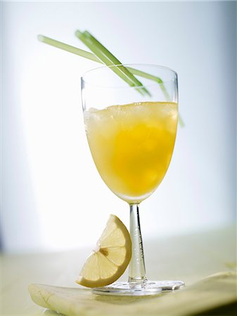 simsearch:659-07609967,k - Sour cocktail with lemon Stock Photo - Premium Royalty-Free, Code: 659-06187698