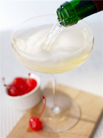 simsearch:659-06901106,k - Champagne cocktail Foto de stock - Sin royalties Premium, Código: 659-06187705