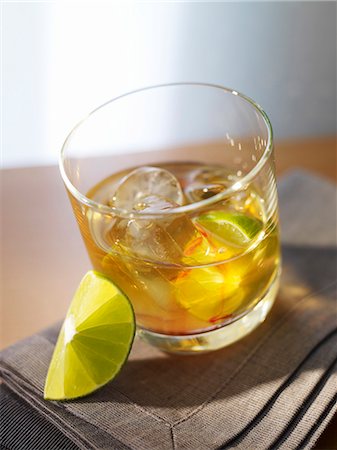 simsearch:659-06187679,k - 'New Yorker' (cocktail with whiskey) Foto de stock - Sin royalties Premium, Código: 659-06187724