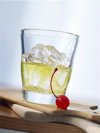 'Tremblement de Terre' (cocktail with absinthe) T Stock Photo - Premium Royalty-Free, Code: 659-06187726