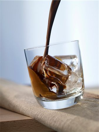 pouring alcohol moving picture - 'Highway to Hell' (cocktail with coffee liqueur) Stock Photo - Premium Royalty-Free, Code: 659-06187720