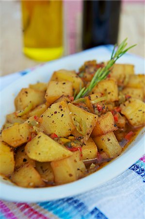 simsearch:659-06901993,k - Batata Harra (spicy potatoes, Lebanese side dish) Stock Photo - Premium Royalty-Free, Code: 659-06187757