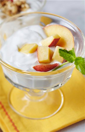 Yogurt with Nectarines in a Stew Bowl Stock Photo - Premium Royalty-Free, Code: 659-06187796