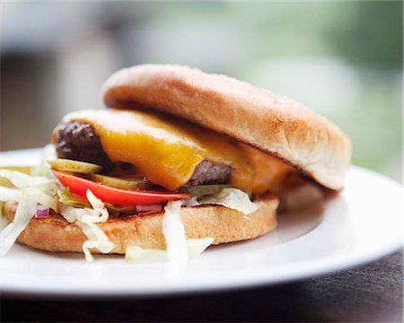 simsearch:659-06494008,k - Cheeseburger Stock Photo - Premium Royalty-Free, Code: 659-06187797