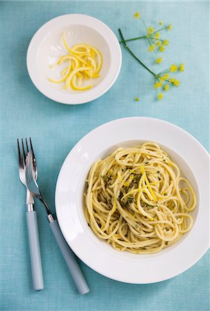 pasta - Spaghetti with basil pesto and lemon Stock Photo - Premium Royalty-Free, Code: 659-06187875