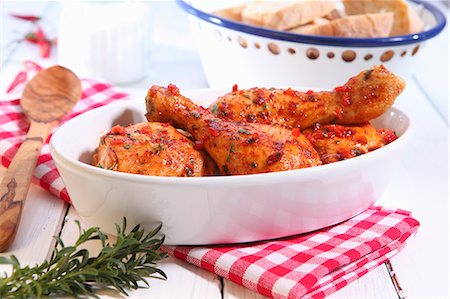 Roast chicken drumsticks with chilli Fotografie stock - Premium Royalty-Free, Codice: 659-06187882