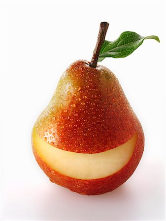 simsearch:659-06152031,k - A red pear with a slice taken out of it Foto de stock - Sin royalties Premium, Código: 659-06187912