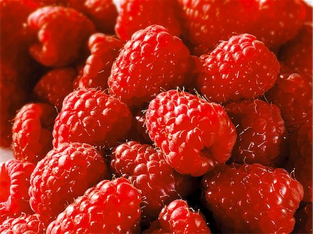 raspberries - Fresh raspberries (fills the screen) Foto de stock - Sin royalties Premium, Código: 659-06187923