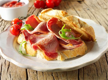 simsearch:659-06903853,k - A bacon and tomato sandwich Stock Photo - Premium Royalty-Free, Code: 659-06187940