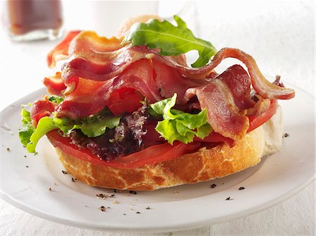 food photography - A slice of baguette topped with bacon, lettuce and tomato Stock Photo - Premium Royalty-Free, Code: 659-06187942