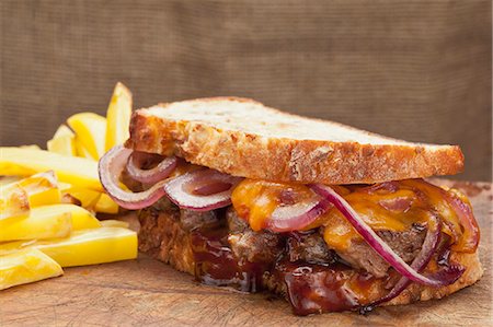 simsearch:659-06494707,k - Steak sandwich with cheddar, onions and BBQ sauce Stock Photo - Premium Royalty-Free, Code: 659-06187976