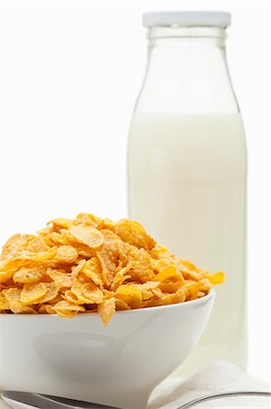 Cornflakes in white bowl and a bottle of milk Stock Photo - Premium Royalty-Free, Code: 659-06187994