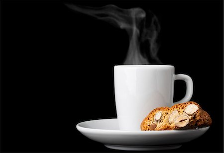 simsearch:659-07959761,k - Biscotti (Italian almond biscuits) and a cup of espresso against a black background Foto de stock - Sin royalties Premium, Código: 659-06187991