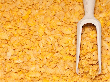 frühstücksflocken - Hölzerne Schaufel Cornflakes vor dem Hintergrund der cornflakes Stockbilder - Premium RF Lizenzfrei, Bildnummer: 659-06187993