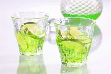 simsearch:659-03534036,k - Liqueur de citron vert Photographie de stock - Premium Libres de Droits, Code: 659-06188010