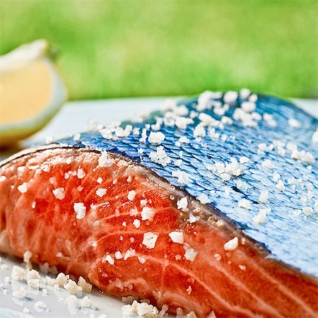 raw salmon fillet - Salmon with salt (close up) Stock Photo - Premium Royalty-Free, Code: 659-06188026