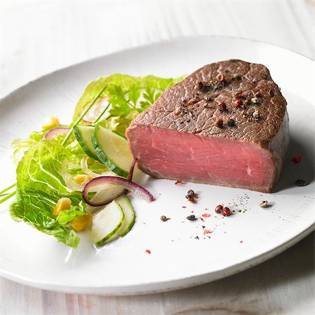 salad accompaniment - Medium rare pepper steak with a side salad Stock Photo - Premium Royalty-Free, Code: 659-06188043