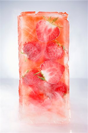 smoking food - Strawberries in a block of ice Stock Photo - Premium Royalty-Free, Code: 659-06188058