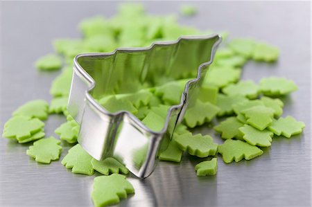 decorating - Christmas tree shaped cookie cutter Stock Photo - Premium Royalty-Free, Code: 659-06188077