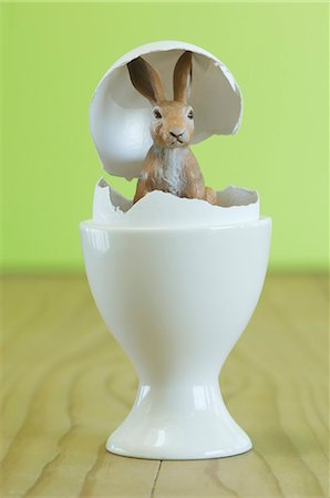 easter bunny - Easter bunny in an egg Stock Photo - Premium Royalty-Free, Code: 659-06188097