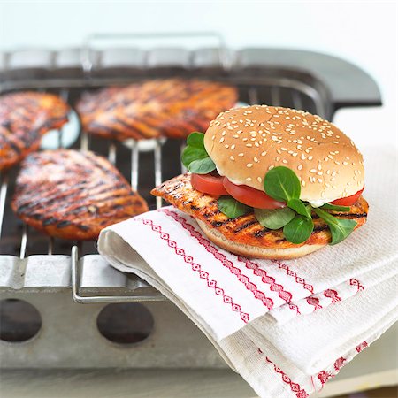 Burgers de poulet grillé Photographie de stock - Premium Libres de Droits, Code: 659-06188108