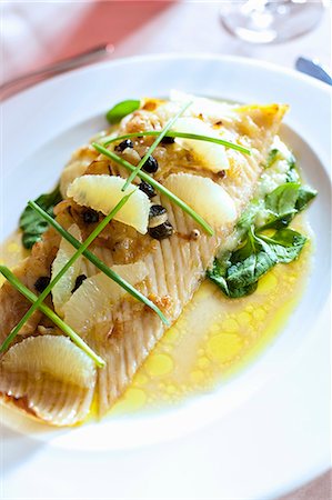 skate fish recipes - A ray wing with grapefruit, raisins and chives Stock Photo - Premium Royalty-Free, Code: 659-06188139