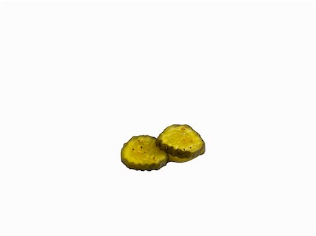 rebanar - Two Bread and Butter Pickles on a White Background Foto de stock - Sin royalties Premium, Código: 659-06188152