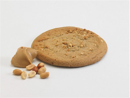 A Peanut Butter Cookie with Peanut Butter and Peanuts Stock Photo - Premium Royalty-Free, Code: 659-06188153