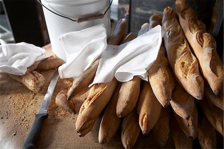 simsearch:659-07738976,k - Baguettes with White Napkins Stock Photo - Premium Royalty-Free, Code: 659-06188165
