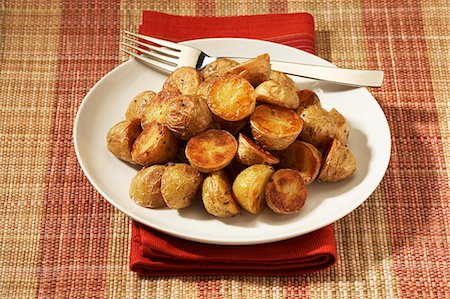 Plate of Roasted New Potatoes Stock Photo - Premium Royalty-Free, Code: 659-06188207