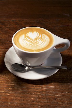 simsearch:659-03536885,k - Cappuccino with heart Stock Photo - Premium Royalty-Free, Code: 659-06188217