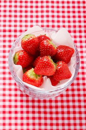 Fresh strawberries on a napkin in a glass bowl Stock Photo - Premium Royalty-Free, Code: 659-06188275