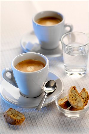 simsearch:659-06373708,k - Espresso with cantucci and water Fotografie stock - Premium Royalty-Free, Codice: 659-06188317