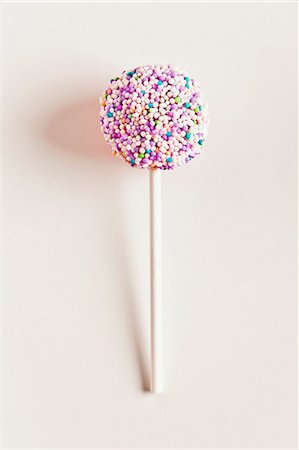 simsearch:659-07069458,k - A cake pop decorated with sugar sprinkles Foto de stock - Sin royalties Premium, Código: 659-06188330