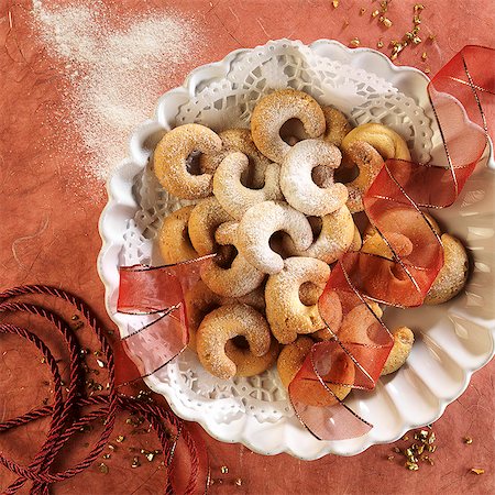 emmêler - Vanillekipferl festive (biscuits vanille en forme de croissant) Photographie de stock - Premium Libres de Droits, Code: 659-06188352