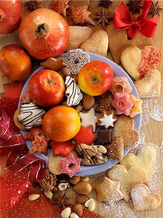 simsearch:659-06902064,k - A Christmas arrangement of biscuits and fruit Stock Photo - Premium Royalty-Free, Code: 659-06188353