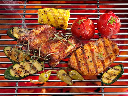 Spare ribs, steak and vegetables on a grill Stock Photo - Premium Royalty-Free, Code: 659-06188363