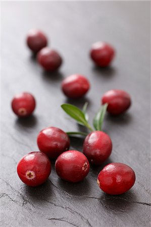 Cranberries on a slate surface Foto de stock - Sin royalties Premium, Código: 659-06188398