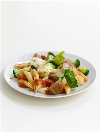 simsearch:659-06372556,k - Penne pasta bake with sausages, broccoli and cheese Stock Photo - Premium Royalty-Free, Code: 659-06188473