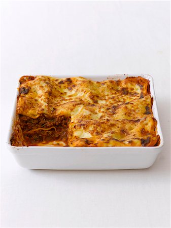 Lasagne viande hachée dans un plat allant au four Photographie de stock - Premium Libres de Droits, Code: 659-06188526