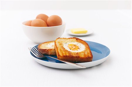 Fried egg in toast Foto de stock - Sin royalties Premium, Código: 659-06188547