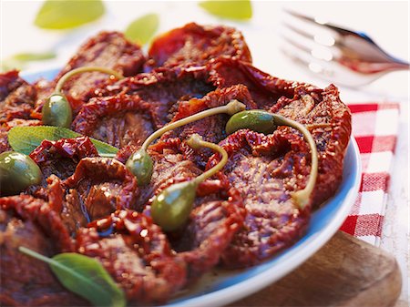 dried tomato - Dried tomatoes with capers and sage Stock Photo - Premium Royalty-Free, Code: 659-06188608