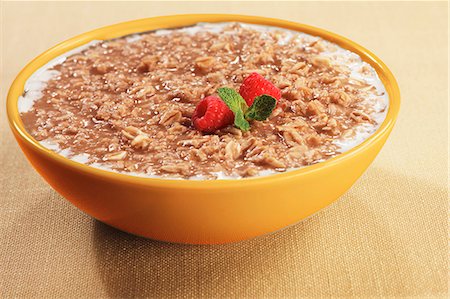 simsearch:659-06186911,k - Bowl of Oatmeal with Raspberries Stock Photo - Premium Royalty-Free, Code: 659-06183661