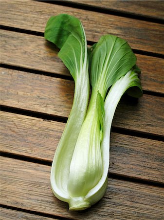 Bok choy on a wooden table Stock Photo - Premium Royalty-Free, Code: 659-06183679