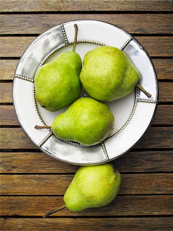 poire - Une assiette de poires, vu d'en haut Photographie de stock - Premium Libres de Droits, Code: 659-06183672