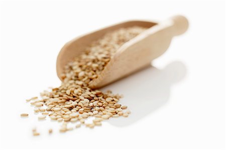 sésamo - Sesame seeds in a wooden scoop Foto de stock - Sin royalties Premium, Código: 659-06183681