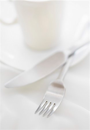 simsearch:659-06373708,k - Fork and Knife; Coffee Cup and Saucer Fotografie stock - Premium Royalty-Free, Codice: 659-06183703