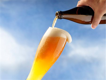 simsearch:659-01853241,k - A wheat beer being poured Stock Photo - Premium Royalty-Free, Code: 659-06183714