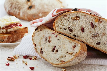 Nut bread with cranberries Stock Photo - Premium Royalty-Free, Code: 659-06183812