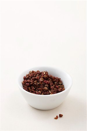 simsearch:659-07610186,k - A bowl of Sichuan peppercorns Foto de stock - Sin royalties Premium, Código: 659-06183837